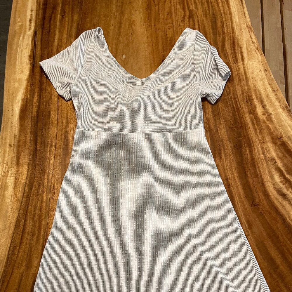 Only Dress Small Grey Striped Short Sleeve Round Neck Short Cut Out Back Bow